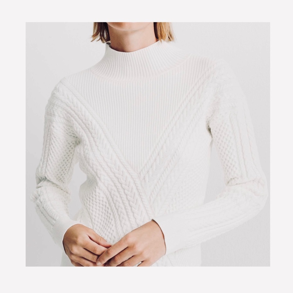CLUB MONACO Cable Front Turtle